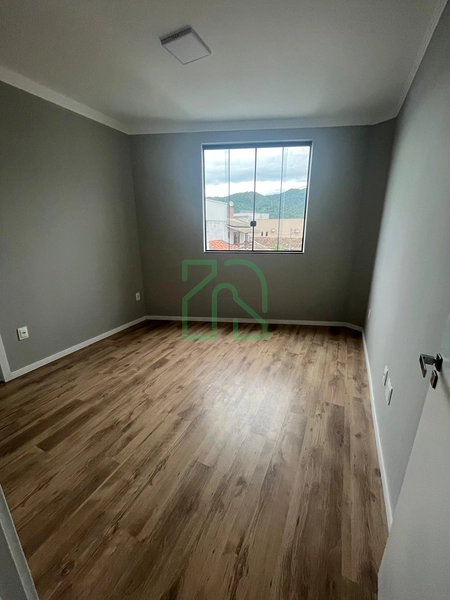 TRIPLEX COM JACUZZI SEMI-MOBILIADA EM CONDOMINIO FECHZADO PARA LOCAÇÃO: 12ª foto da galeria de imagens do imóvel