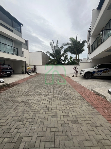 TRIPLEX COM JACUZZI SEMI-MOBILIADA EM CONDOMINIO FECHZADO PARA LOCAÇÃO: 3ª foto da galeria de imagens do imóvel