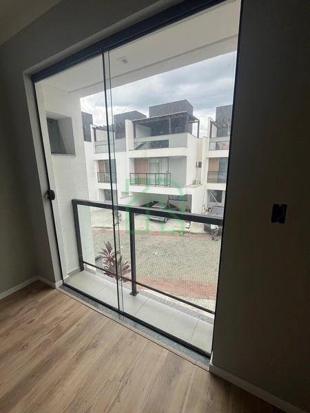 TRIPLEX COM JACUZZI SEMI-MOBILIADA EM CONDOMINIO FECHZADO PARA LOCAÇÃO: 15ª foto da galeria de imagens do imóvel
