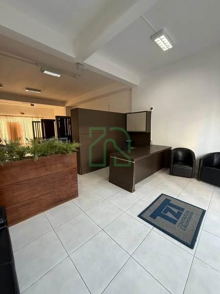 SALA COMERCIAL MOBILIÁDA PARA LOCAÇÃO ANUAL EM CAMBORIÚ - TABULEIRO: 1ª foto da galeria de imagens do imóvel