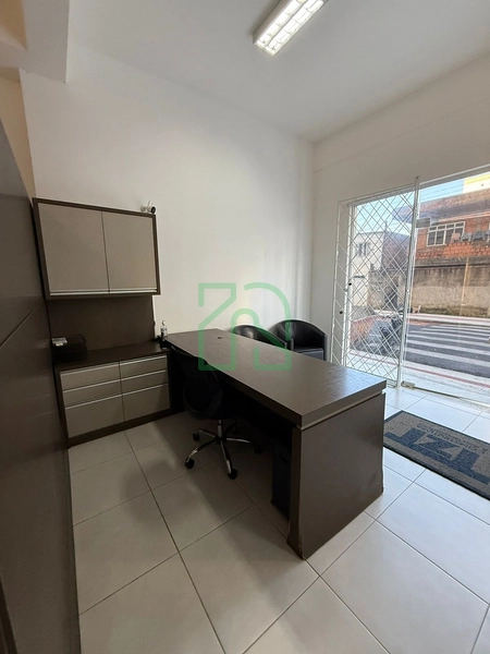 SALA COMERCIAL MOBILIÁDA PARA LOCAÇÃO ANUAL EM CAMBORIÚ - TABULEIRO: 3ª foto da galeria de imagens do imóvel