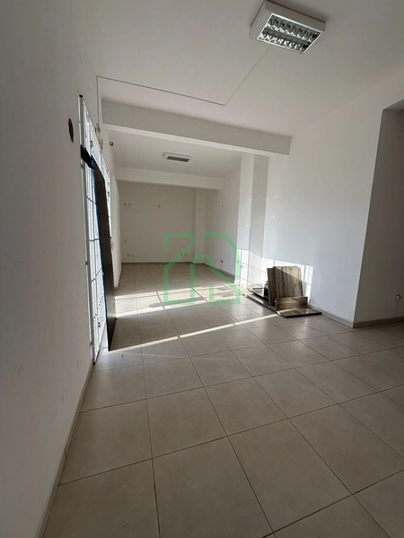 SALA COMERCIAL MOBILIÁDA PARA LOCAÇÃO ANUAL EM CAMBORIÚ - TABULEIRO: 7ª foto da galeria de imagens do imóvel