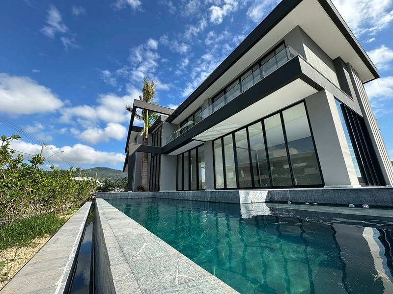 CASA COM 5 SUÍTES NO CONDOMINIO CALEDONIA : 1ª foto da galeria de imagens do imóvel