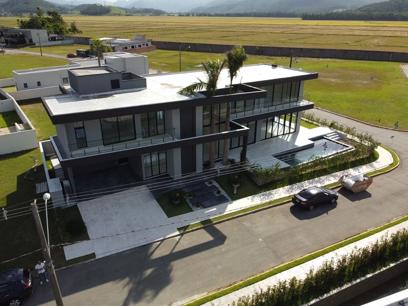 CASA COM 5 SUÍTES NO CONDOMINIO CALEDONIA : 7ª foto da galeria de imagens do imóvel