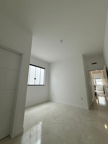 Casa Geminada com 2 Suítes à Venda – Conforto e Praticidade no Bairro Rio Pequeno: 10ª foto da galeria de imagens do imóvel