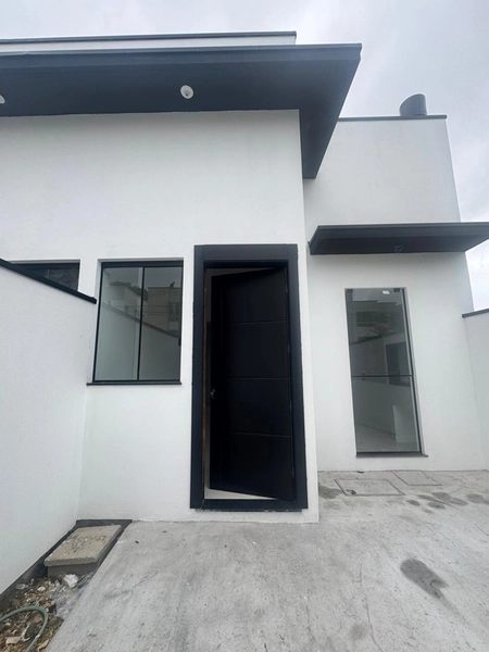 Casa Geminada com 2 Suítes à Venda – Conforto e Praticidade no Bairro Rio Pequeno: 3ª foto da galeria de imagens do imóvel