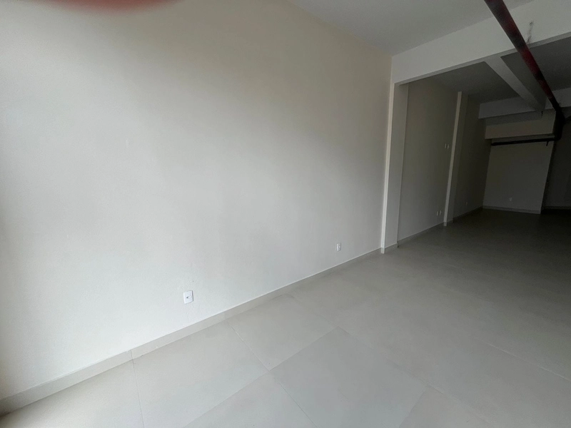 sala comercial de locação de tijucas: 13ª foto da galeria de imagens do imóvel