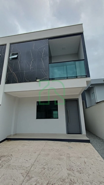 Sobrado com 3 suítes a venda no bairro Rio Pequeno em Camboriú: 3ª foto da galeria de imagens do imóvel