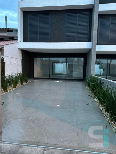 Sobrado moderno no Centro de Xangri-lá: 3ª foto da galeria de imagens do imóvel