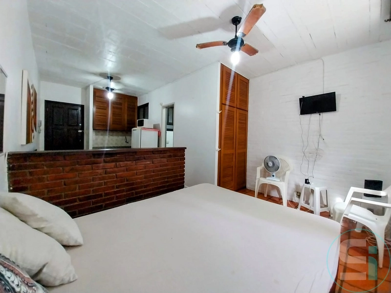 APARTAMENTO MEIA QUADRA DO MAR - CENTRO DE CAPÃO DA CANOA: 3ª foto da galeria de imagens do imóvel