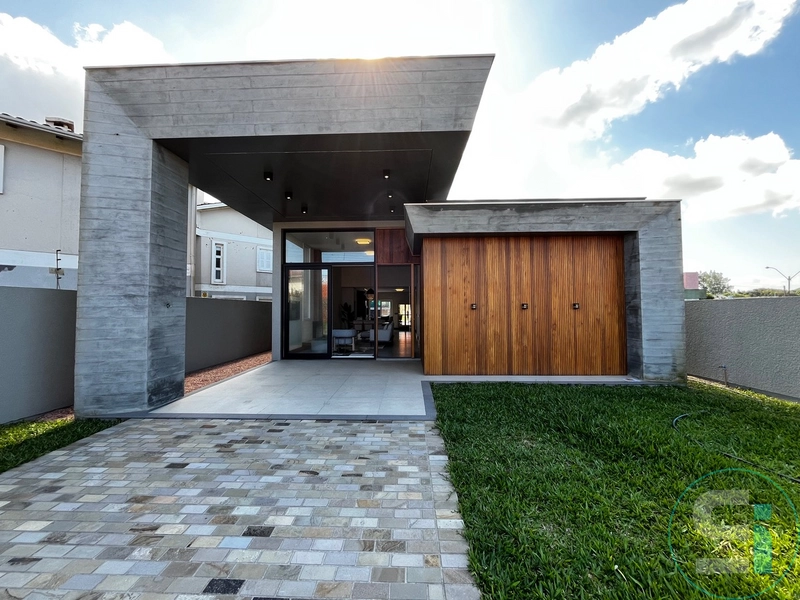 Casa da alto padrão a UMA quadra do mar em Xangri-lá.: 1ª foto da galeria de imagens do imóvel