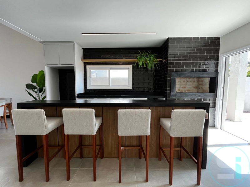 Casa da alto padrão a UMA quadra do mar em Xangri-lá.: 9ª foto da galeria de imagens do imóvel