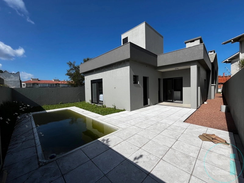 Casa da alto padrão a UMA quadra do mar em Xangri-lá.: 27ª foto da galeria de imagens do imóvel