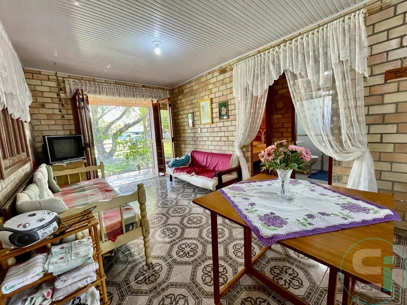 CASA DE TERRENO INTEIRO EM ARROIO TEIXEIRA: 2ª foto da galeria de imagens do imóvel