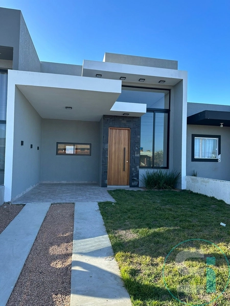 Seu Novo Lar: Casa com 3 Quartos e Terraço a 3 Quadras do Mar!: 1ª foto da galeria de imagens do imóvel