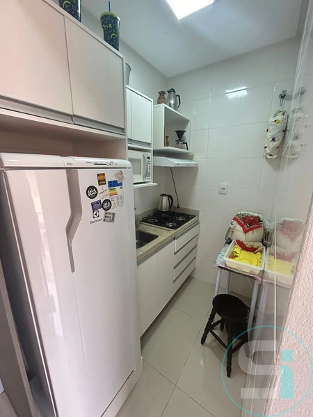APARTAMENTO CENTRAL COM VISTA PARA A PRAÇA: 3ª foto da galeria de imagens do imóvel