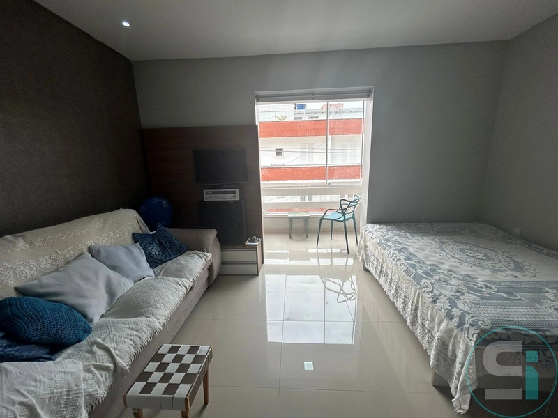 APARTAMENTO CENTRAL COM VISTA PARA A PRAÇA: 6ª foto da galeria de imagens do imóvel