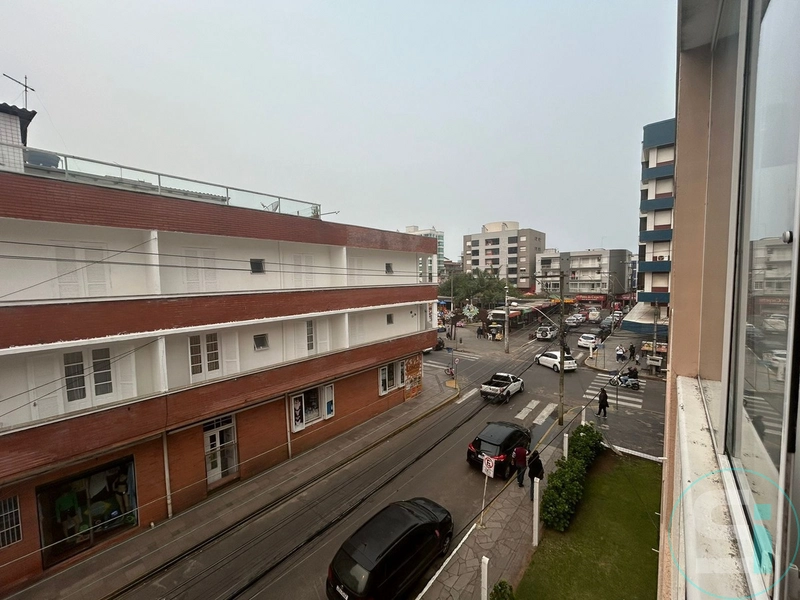 APARTAMENTO CENTRAL COM VISTA PARA A PRAÇA: 7ª foto da galeria de imagens do imóvel