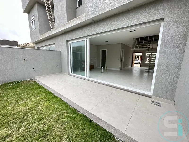 EXCELENTE SOBRADO À DUAS QUADRAS DO MAR À VENDA EM CAPÃO DA CANOA!: 26ª foto da galeria de imagens do imóvel