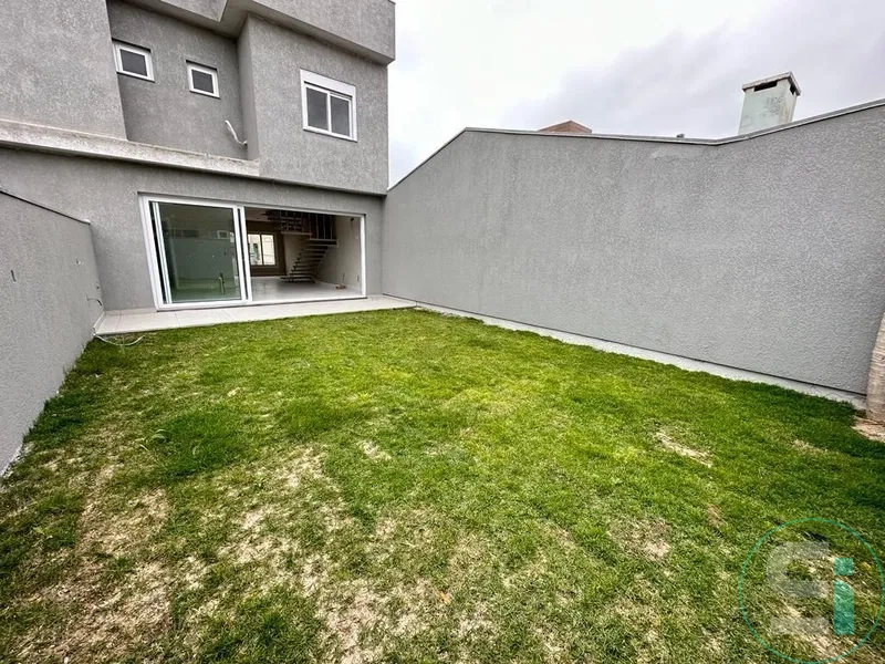 EXCELENTE SOBRADO À DUAS QUADRAS DO MAR À VENDA EM CAPÃO DA CANOA!: 5ª foto da galeria de imagens do imóvel