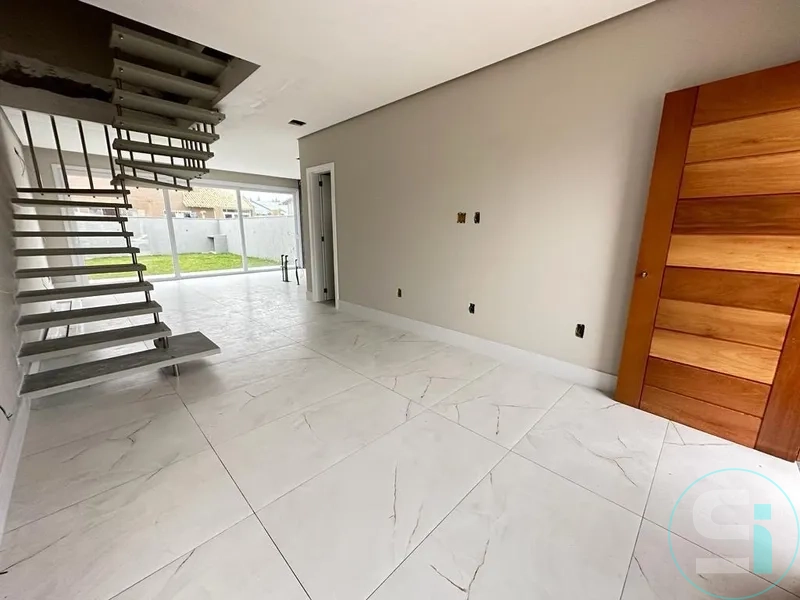 EXCELENTE SOBRADO À DUAS QUADRAS DO MAR À VENDA EM CAPÃO DA CANOA!: 4ª foto da galeria de imagens do imóvel