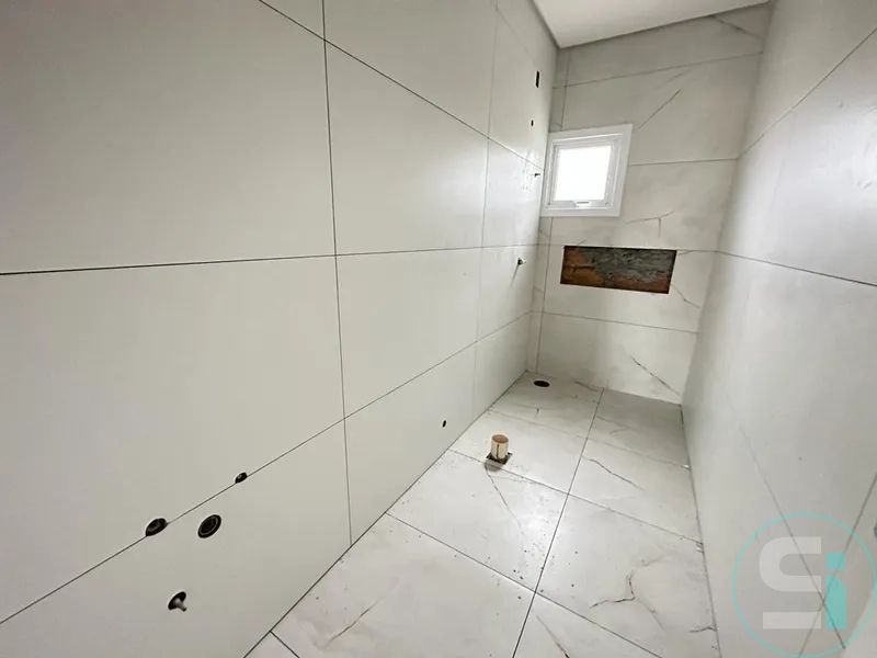 EXCELENTE SOBRADO À DUAS QUADRAS DO MAR À VENDA EM CAPÃO DA CANOA!: 6ª foto da galeria de imagens do imóvel