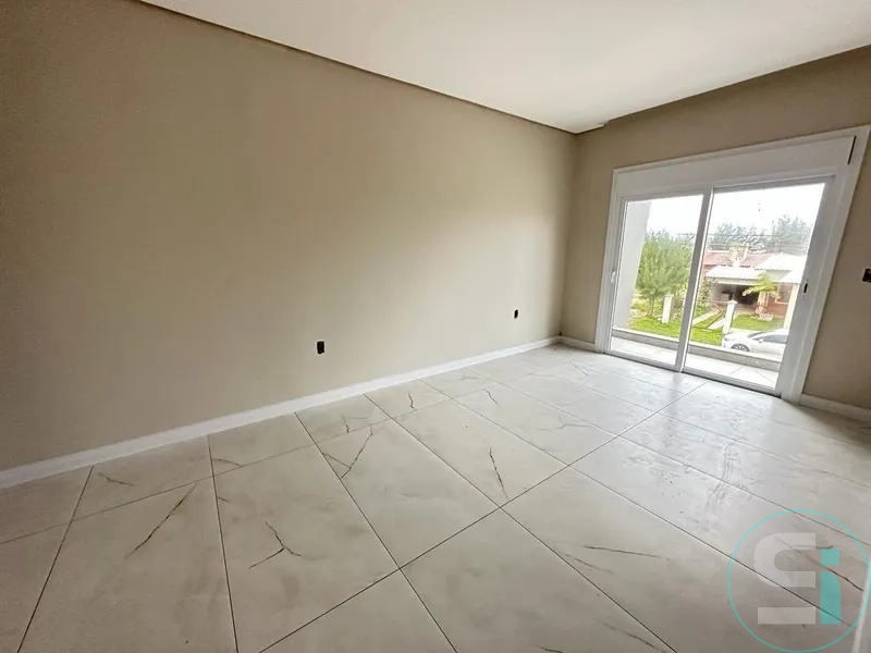 EXCELENTE SOBRADO À DUAS QUADRAS DO MAR À VENDA EM CAPÃO DA CANOA!: 3ª foto da galeria de imagens do imóvel