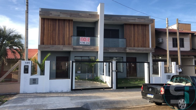 Sobrado 150 metros do mar em Capão da canoa -rs: 1ª foto da galeria de imagens do imóvel