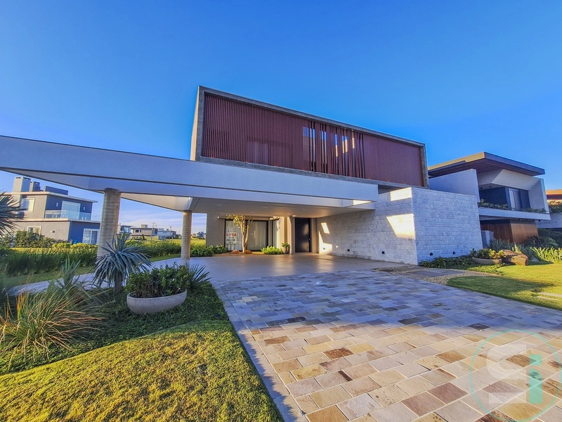 Sobrado de 394 m² no Condomínio Costa Serena, à beira-mar e beira lago: 3ª foto da galeria de imagens do imóvel