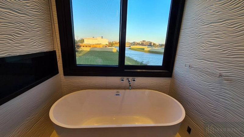 Mansão beira lago no condomínio Sense: 19ª foto da galeria de imagens do imóvel