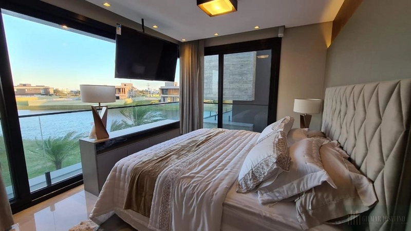 Mansão beira lago no condomínio Sense: 18ª foto da galeria de imagens do imóvel