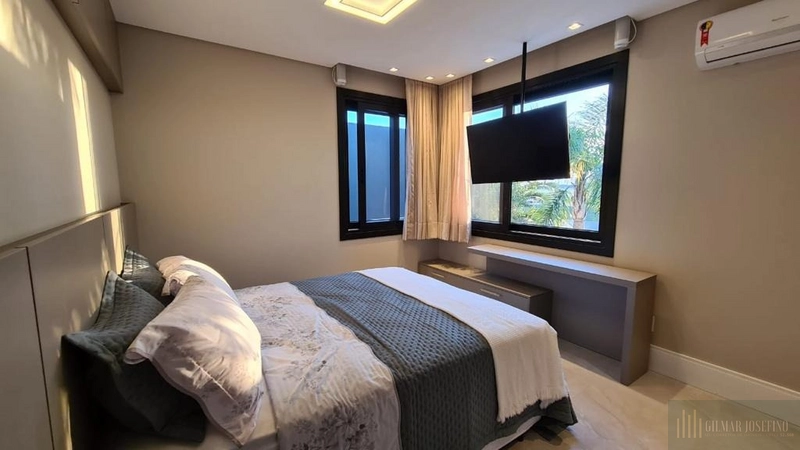 Mansão beira lago no condomínio Sense: 28ª foto da galeria de imagens do imóvel