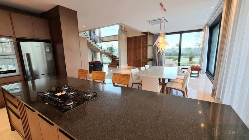 Mansão beira lago no condomínio Sense: 8ª foto da galeria de imagens do imóvel