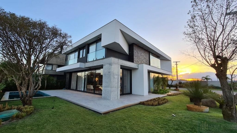 Mansão beira lago no condomínio Sense: 2ª foto da galeria de imagens do imóvel