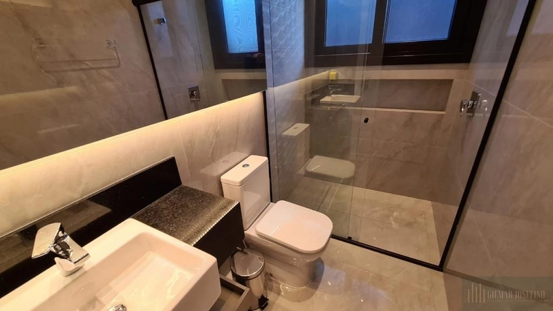 Mansão beira lago no condomínio Sense: 23ª foto da galeria de imagens do imóvel