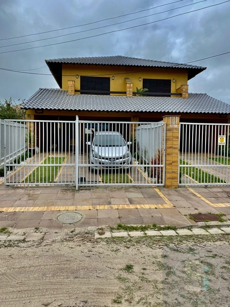 Sobrado Geminado 3 dormitórios, bairro Centro em Xangri-lá: 1ª foto da galeria de imagens do imóvel