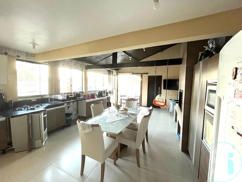 Casa com piscina no jardim beira mar: 1ª foto da galeria de imagens do imóvel