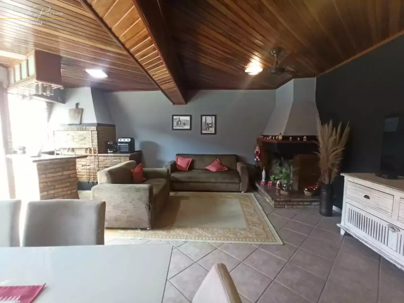 Excelente casa em Esteio com piscina e 3 dormitórios.: 2ª foto da galeria de imagens do imóvel