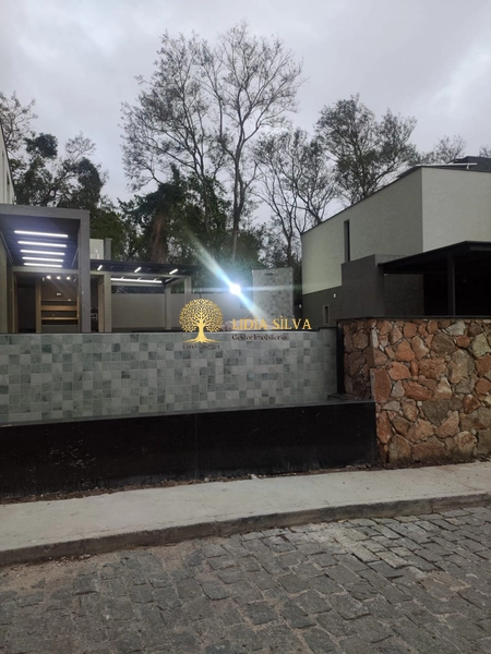 Sobrado em condominio com vista de frente pra a pedra grande: 1ª foto da galeria de imagens do imóvel