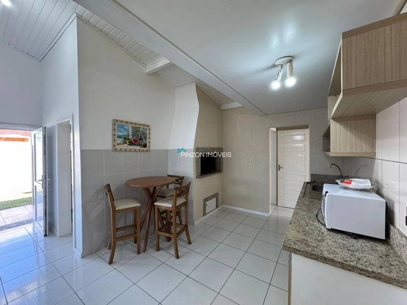 CASA A UMA QUADRA DA PRAIA EM ATLÂNTIDA SUL: 12ª foto da galeria de imagens do imóvel