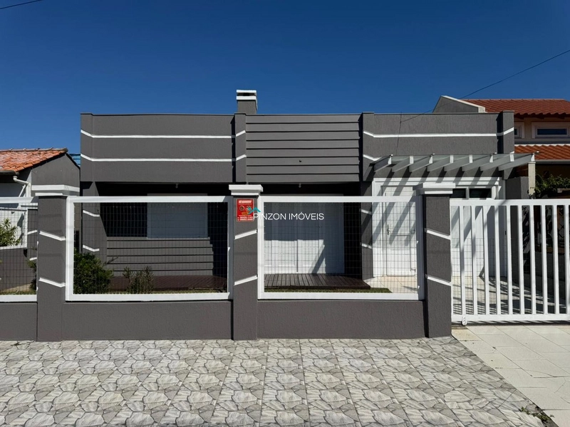 CASA A UMA QUADRA DA PRAIA EM ATLÂNTIDA SUL: 1ª foto da galeria de imagens do imóvel