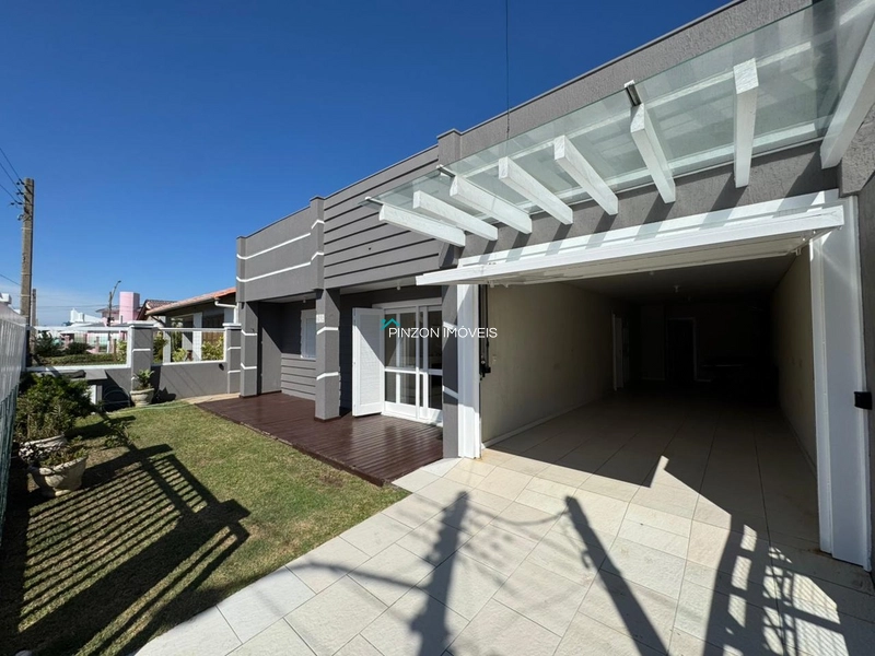 CASA A UMA QUADRA DA PRAIA EM ATLÂNTIDA SUL: 2ª foto da galeria de imagens do imóvel