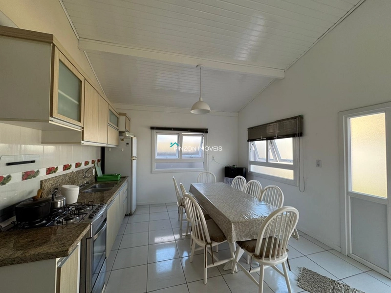 CASA A UMA QUADRA DA PRAIA EM ATLÂNTIDA SUL: 10ª foto da galeria de imagens do imóvel