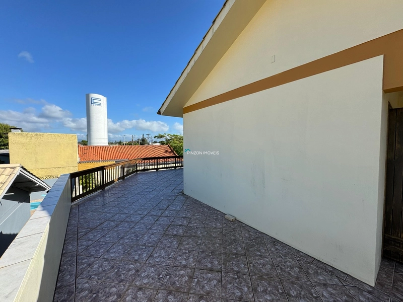 Sobrado com piscina a 400m da praia.: 6ª foto da galeria de imagens do imóvel