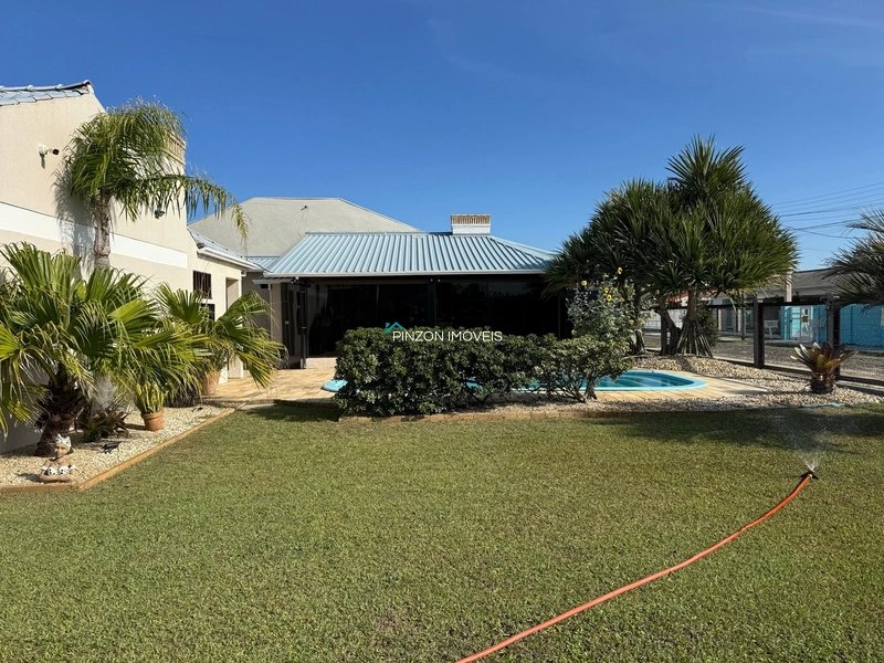 CASA COM DOIS TERRENOS A 150M DA PRAIA: 3ª foto da galeria de imagens do imóvel