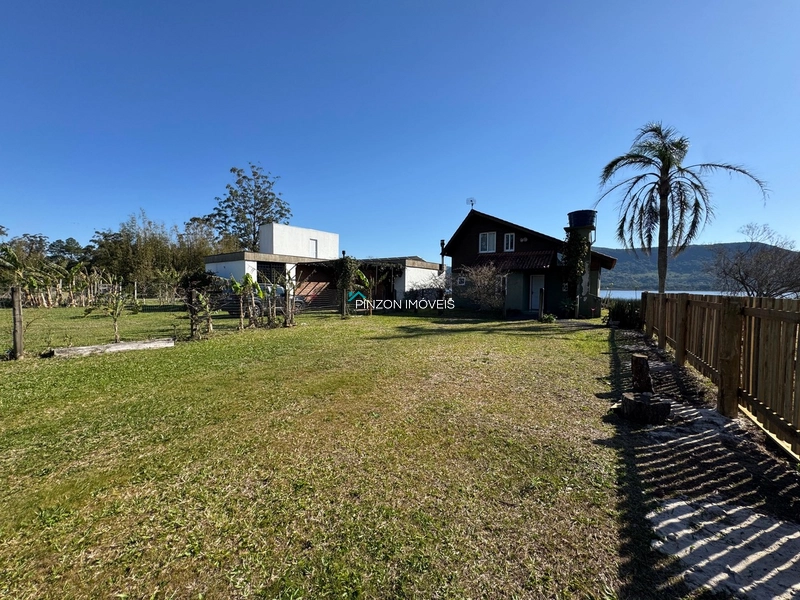 CASA NA BEIRA DA LAGOA: 3ª foto da galeria de imagens do imóvel