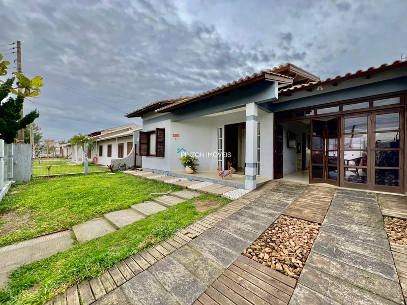 CASA A 100 METROS DA PRAIA EM ATLÂNTIDA SUL: 1ª foto da galeria de imagens do imóvel
