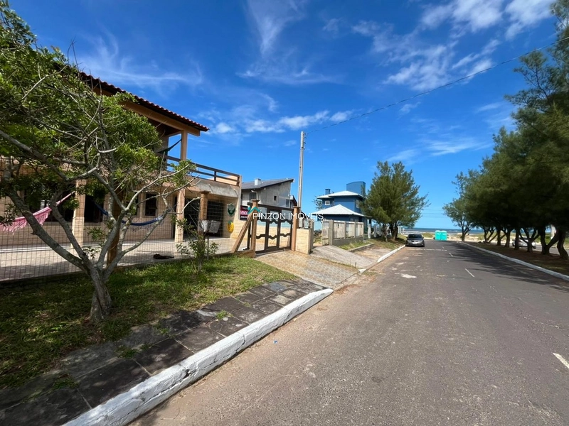 Sobrado a uma quadra do mar.: 1ª foto da galeria de imagens do imóvel