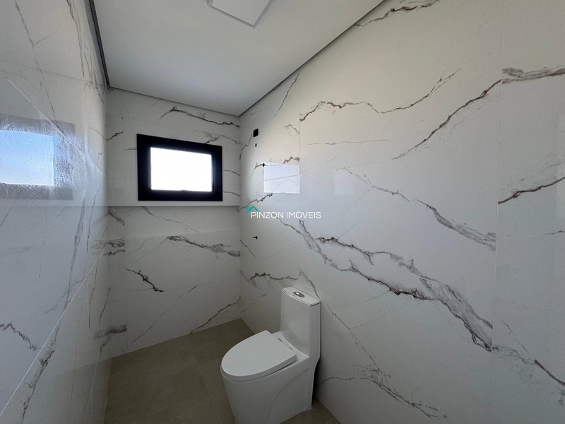Casa a poucos metros do centro com piscina.: 6ª foto da galeria de imagens do imóvel