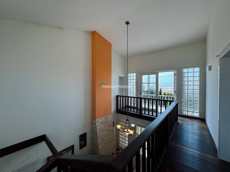 CASA COM VISTA PARA O MAR E AMPLO TERRENO EM XANGRI-LÁ: 9ª foto da galeria de imagens do imóvel